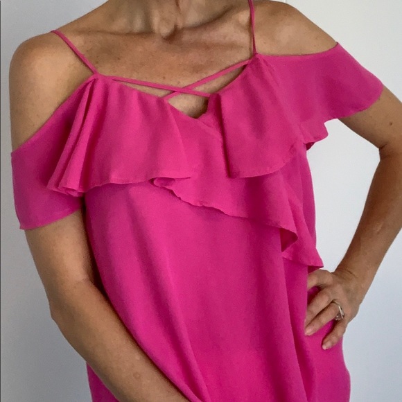 Cute cold shoulder pink top - Picture 2 of 5